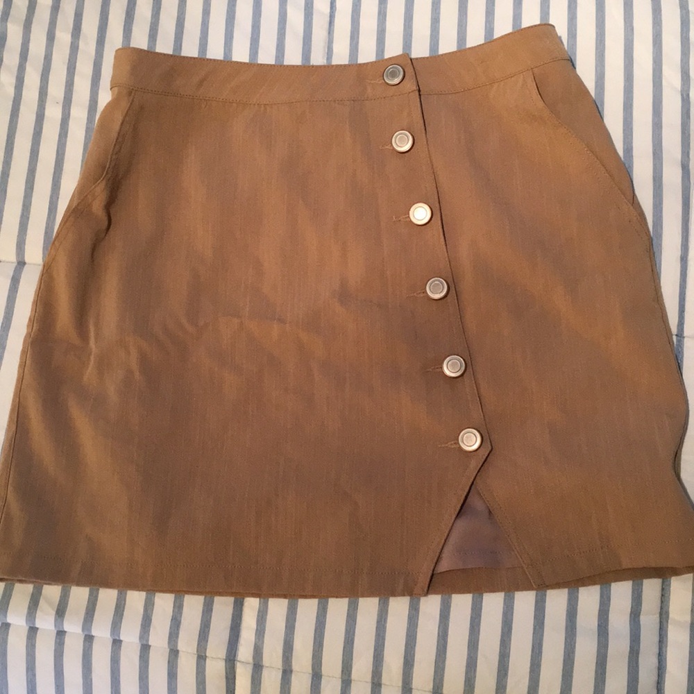 skirt with pockets and buttons